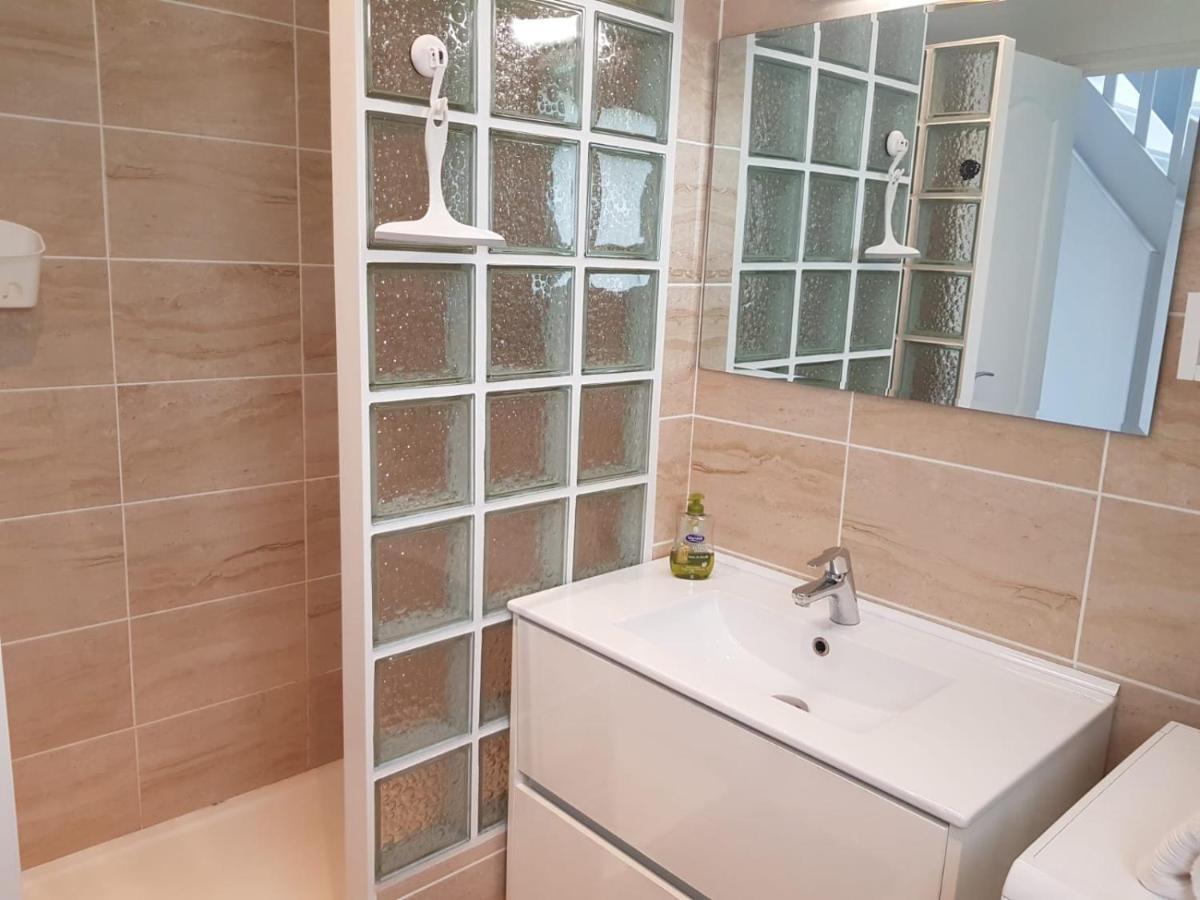 Agréable maison neuve, 5 personnes, piscine hors-sol privée du 15 juin à mi-septembre Moëlan-sur-Mer Extérieur photo